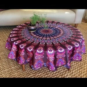 Round tablecloth